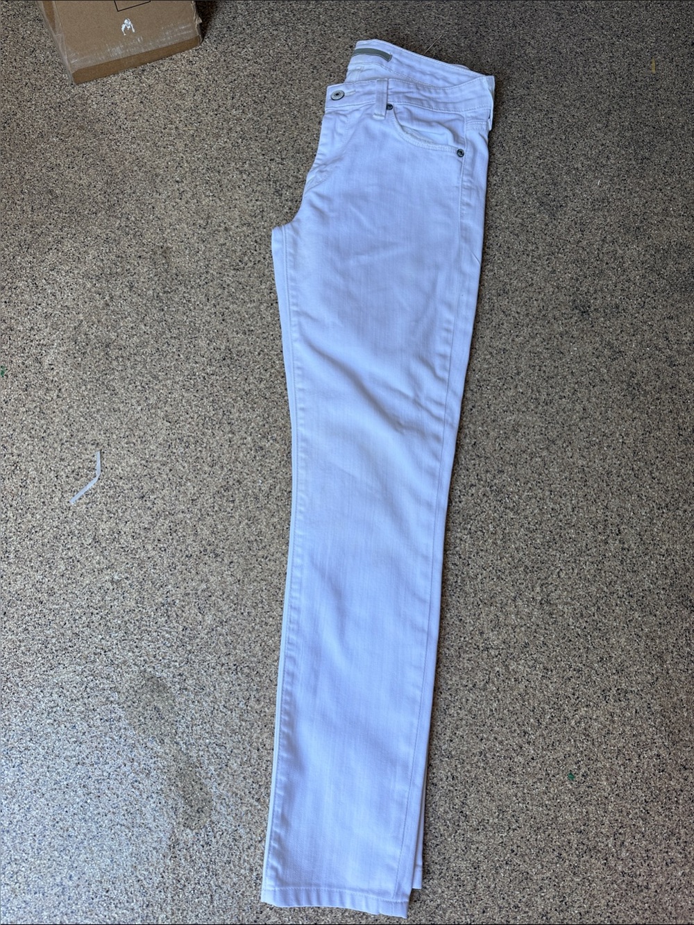 Vince White Slim Jeans, size 27, Excellent condition, quality& design!